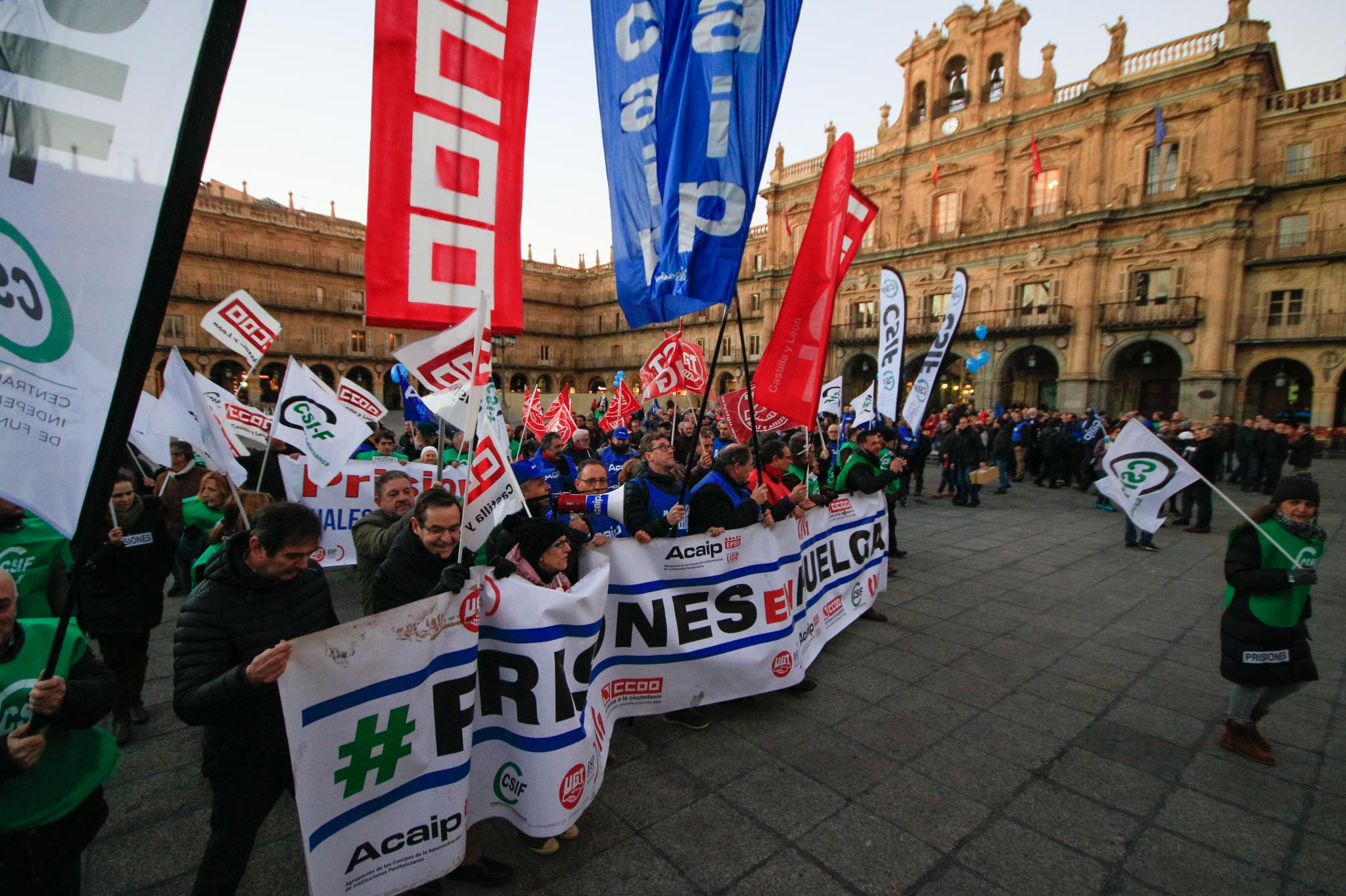 Reclaman «mejoras laborales y más efectivos» y anuncian que seguirán con sus movilizaciones 