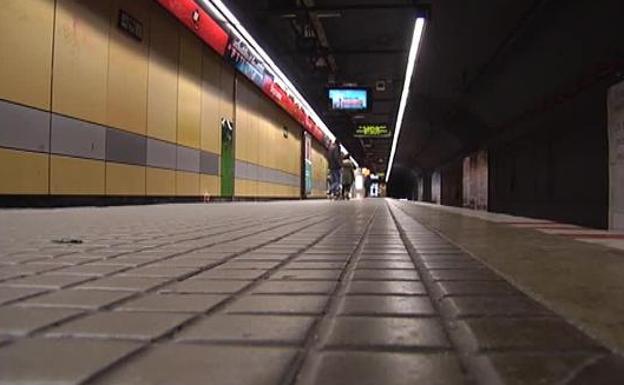 Detenidos dos jóvenes por perpetrar una brutal agresión homófoba en el metro de Barcelona. 