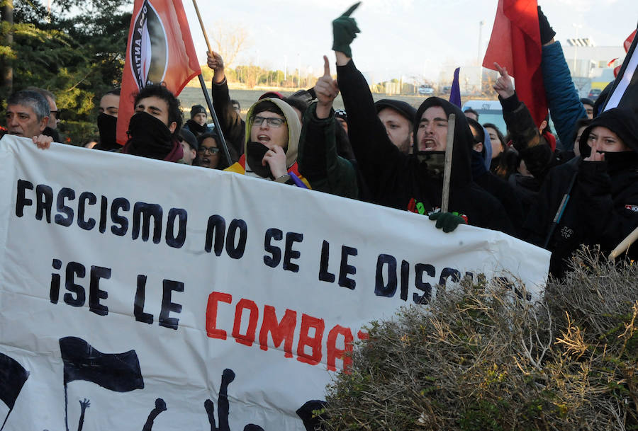 Fotos: Protesta contra el acto de Vox en Segovia