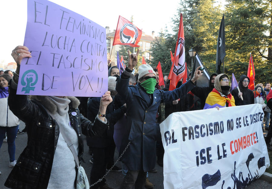 Fotos: Protesta contra el acto de Vox en Segovia