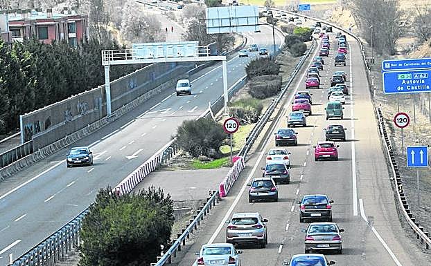 El Gobierno tiene previsto destinar 14 millones al plan de conservación de carreteras (cinco millones más que el año pasado), después de que en 2018 hubiera que reducir la velocidad máxima en la A-62 y la A-11 por los baches. 