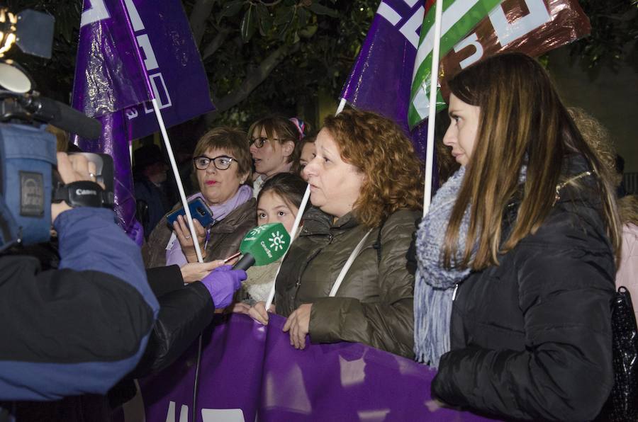 Las feministas lanzaron este martes una amplia movilización en toda España en contra del partido ultraderechista Vox, que causó indignación al denunciar la ley de violencia de género, hasta ahora apoyada de forma unánime por la clase política.