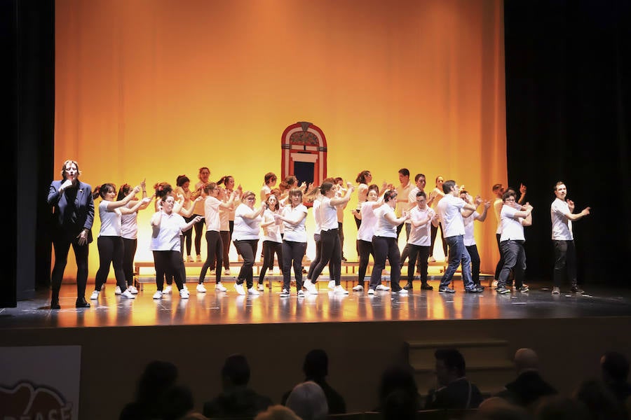 Fotos: Musical de Grease, interpretado por la Fundación Aviva, en Salamanca