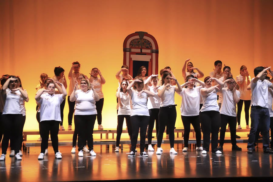 Fotos: Musical de Grease, interpretado por la Fundación Aviva, en Salamanca