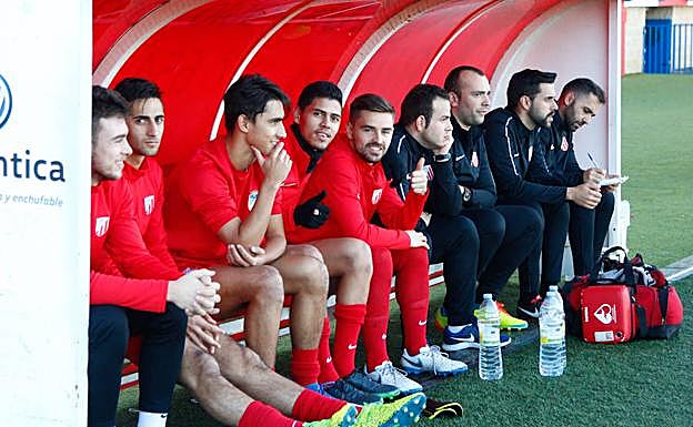 Banquillo del Santa Marta durante un partido de esta temporada. 