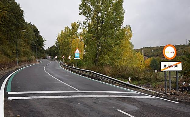 Carretera CL-615 a la salida de la localidad norteña de Guardo. 