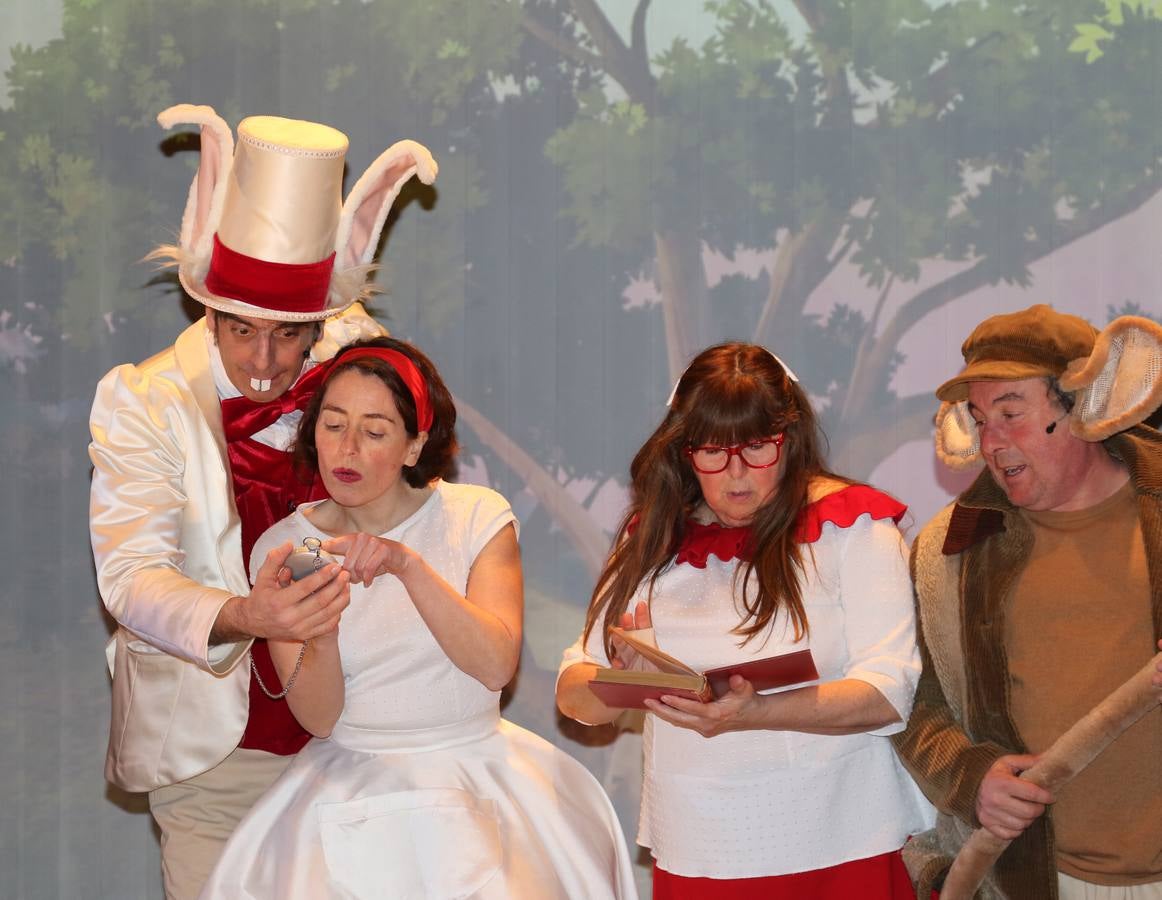 El clásico de Lewis Carrol es la última propuesta para público familiar de la compañía vallisoletana que estrena este domingo en la sala Concha Velasco