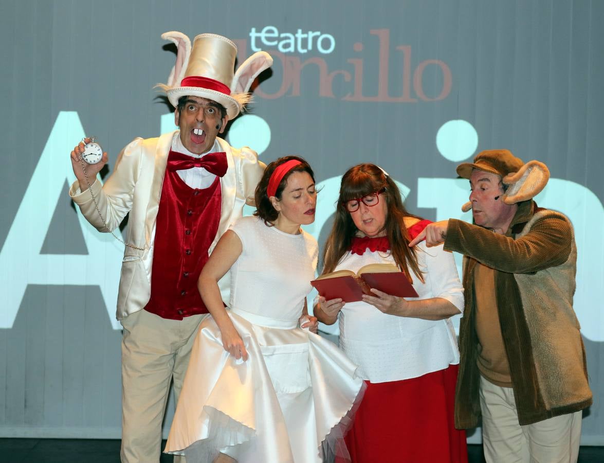 El clásico de Lewis Carrol es la última propuesta para público familiar de la compañía vallisoletana que estrena este domingo en la sala Concha Velasco