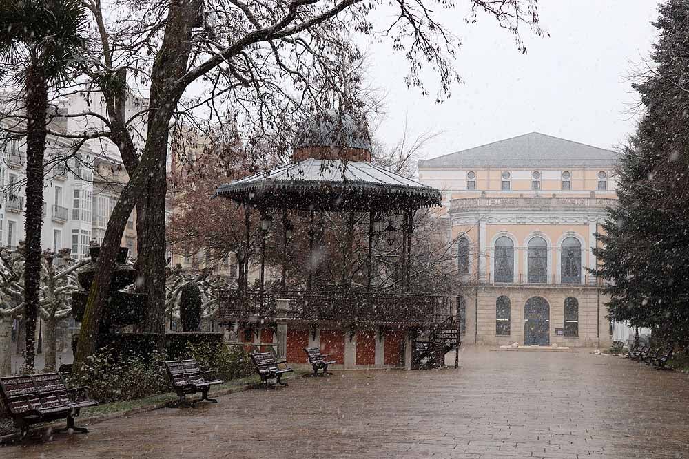 Fotos: Llegan los primeros copos de nieve a Burgos