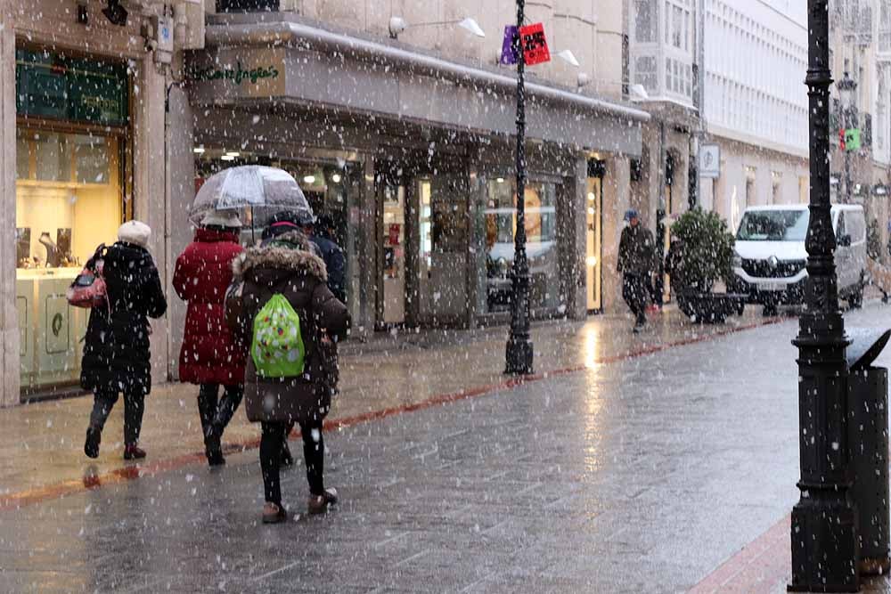 Fotos: Llegan los primeros copos de nieve a Burgos