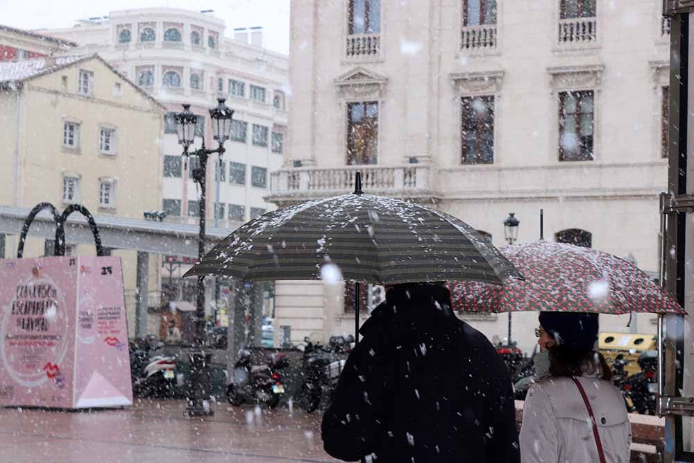 Fotos: Llegan los primeros copos de nieve a Burgos