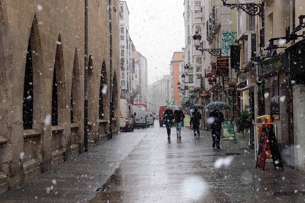 Fotos: Llegan los primeros copos de nieve a Burgos