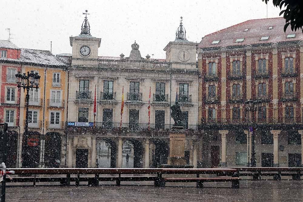 Fotos: Llegan los primeros copos de nieve a Burgos