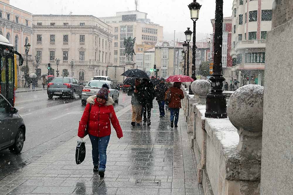 Fotos: Llegan los primeros copos de nieve a Burgos