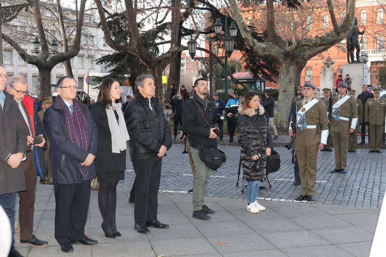El Ejército de Tierra dedicó hoy su arriado solemne a los medios de comunicación con motivo de su patrón, San Francisco de Sales, que se celebra mañana, 24 de enero