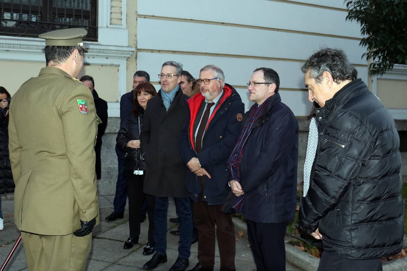 El Ejército de Tierra dedicó hoy su arriado solemne a los medios de comunicación con motivo de su patrón, San Francisco de Sales, que se celebra mañana, 24 de enero