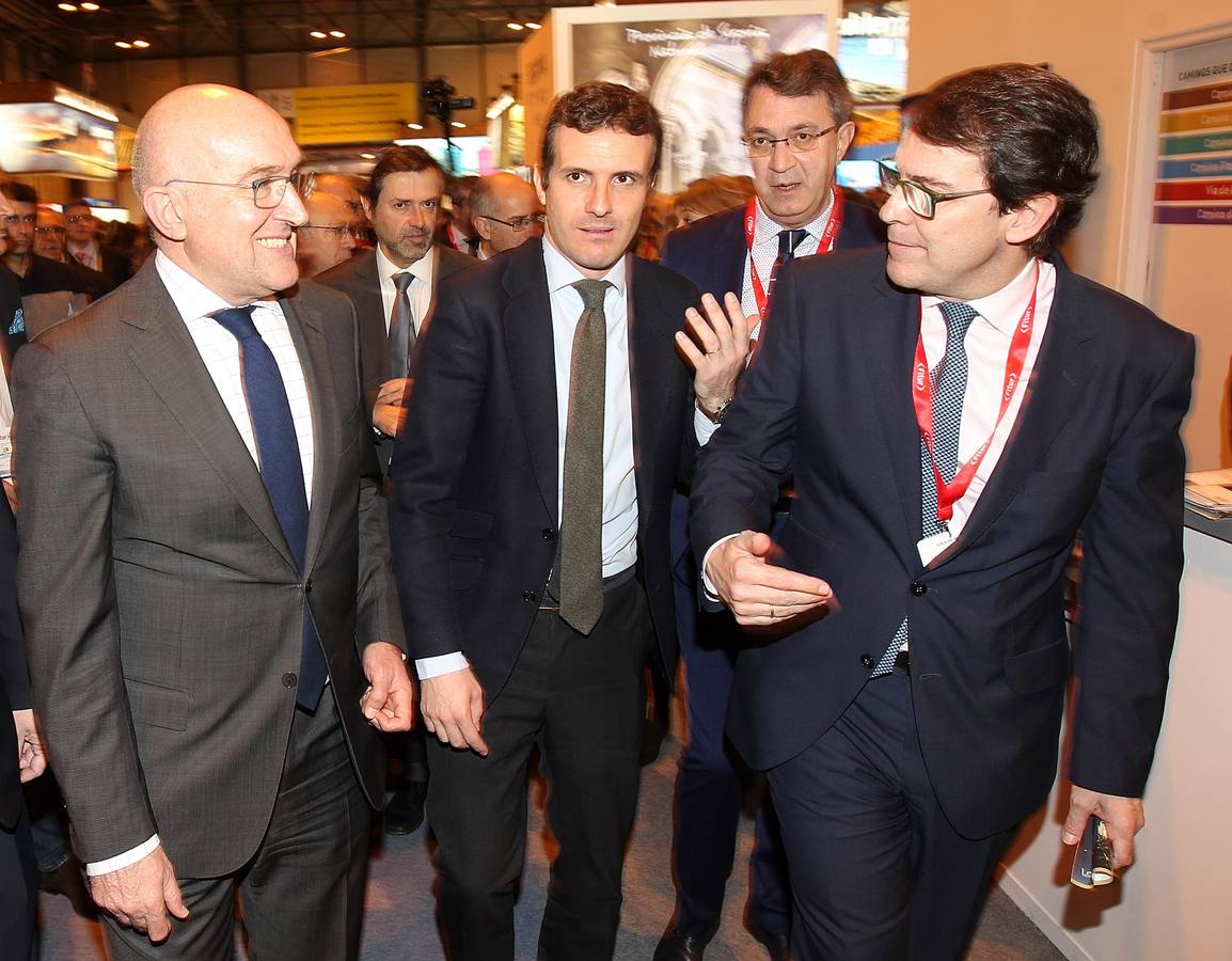 Alfonso Fernández Mañueco, junto al presidente del PP, Pablo Casado, y el presidente de la Diputación de Valladolid, Jesús Julio Carnero.