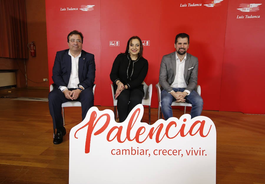 Miriam Andrés, entre Fernández Vara y Tudanca, el viernes en su presentación como candidata a la Alcaldía de Palencia. 