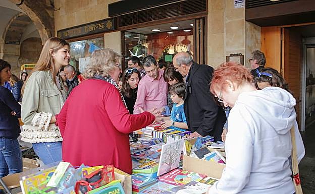Uno de los puestos instalados en la Plaza Mayor.