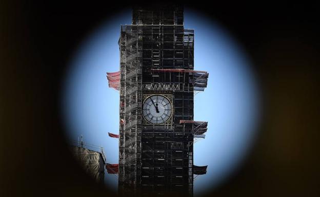 Vista este lunes del Big Ben entre los andamios.