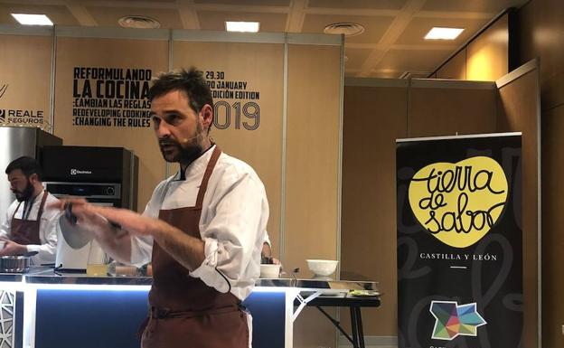 Miguel Ángel de la Cruz, durante el taller de uso de las legumbres en Reale Seguros Madrid Fusión. 