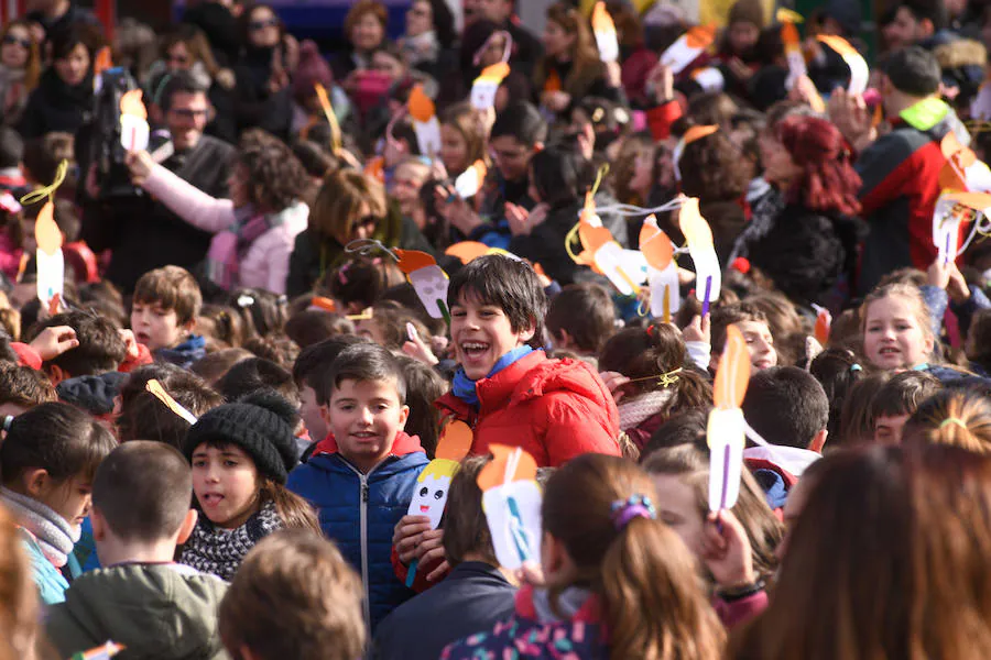 Fotos: Miles de niños de Valladolid celebran el Día de la Paz