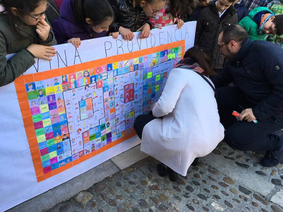 El Colegio Divina Providencia de Tordesillas festeja el Día de la Paz. 