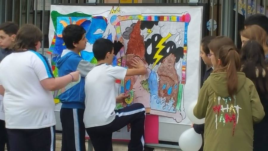 Celebración del Día de la Paz en el Colegio Virgen Niña de Valladolid. 