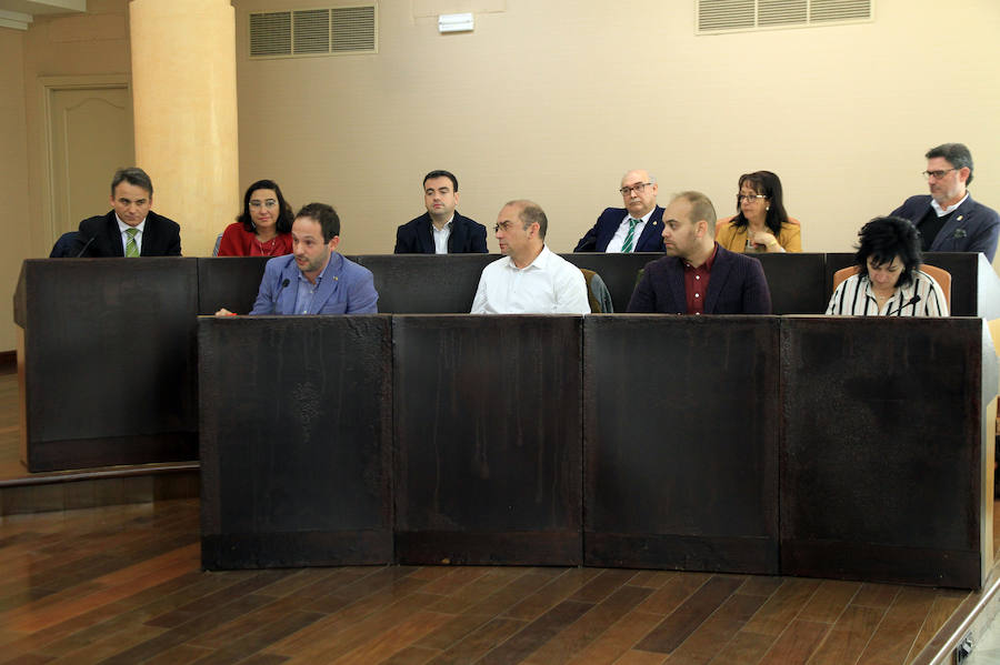 Fotos: Pleno de la Diputación Provincial