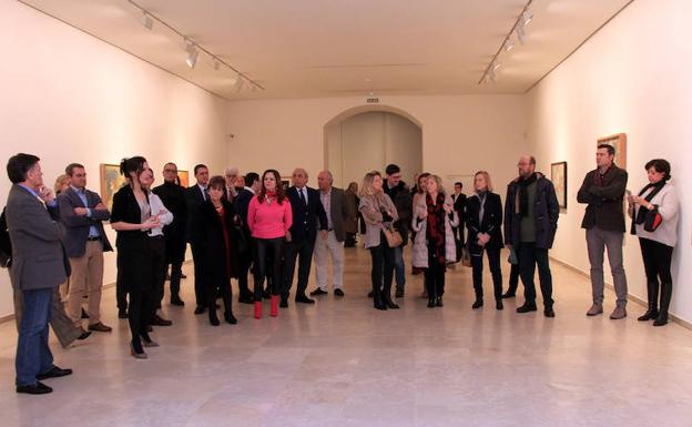 La directora del museo se dirige a las autoridades, ayer, durante la inauguración de la exposición. 
