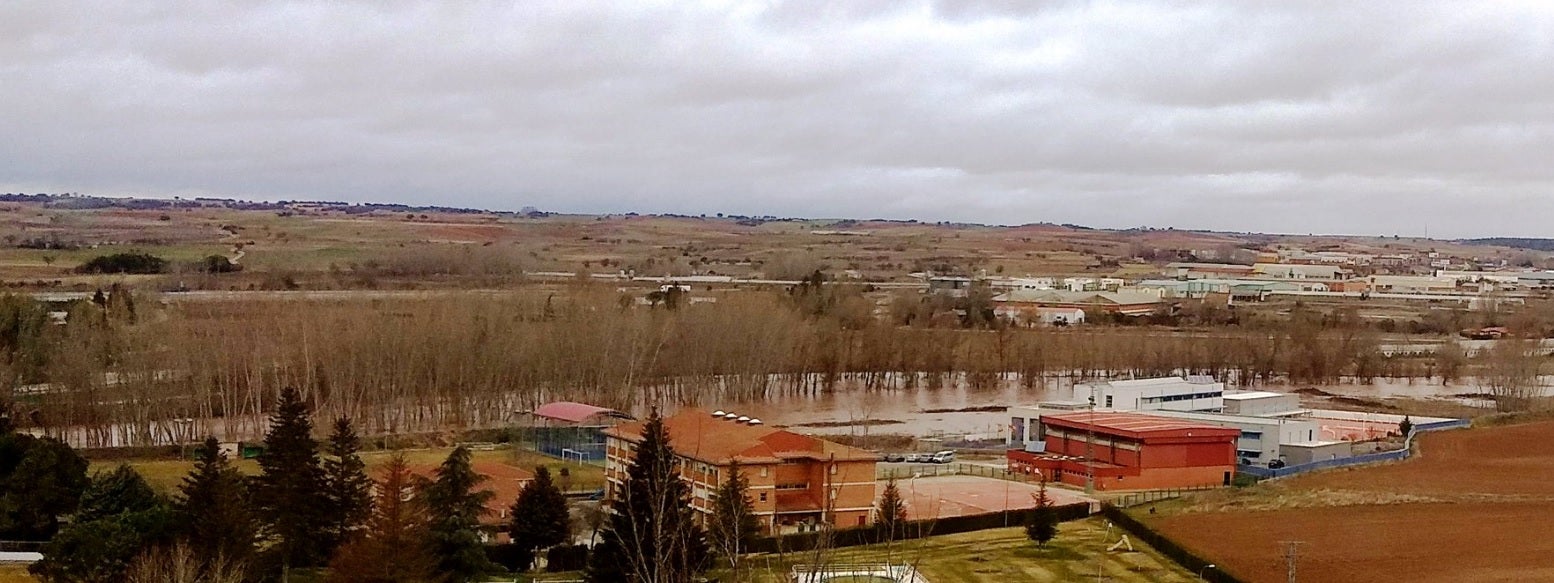 Lerma se encuentra en situación de alarma. El Arlanza a su paso por Lerma. 