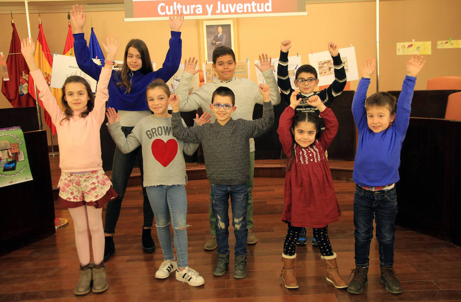 Fotos: Entrega de premios del concurso Marcapáginas de la Diputación Provincial.