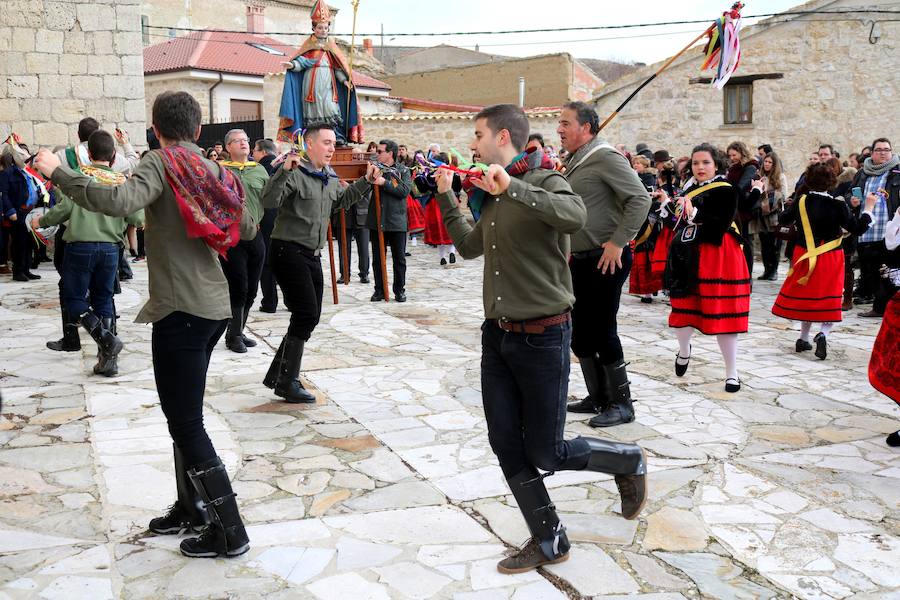 Fotos: Hornillos de Cerrato venera a San Blas