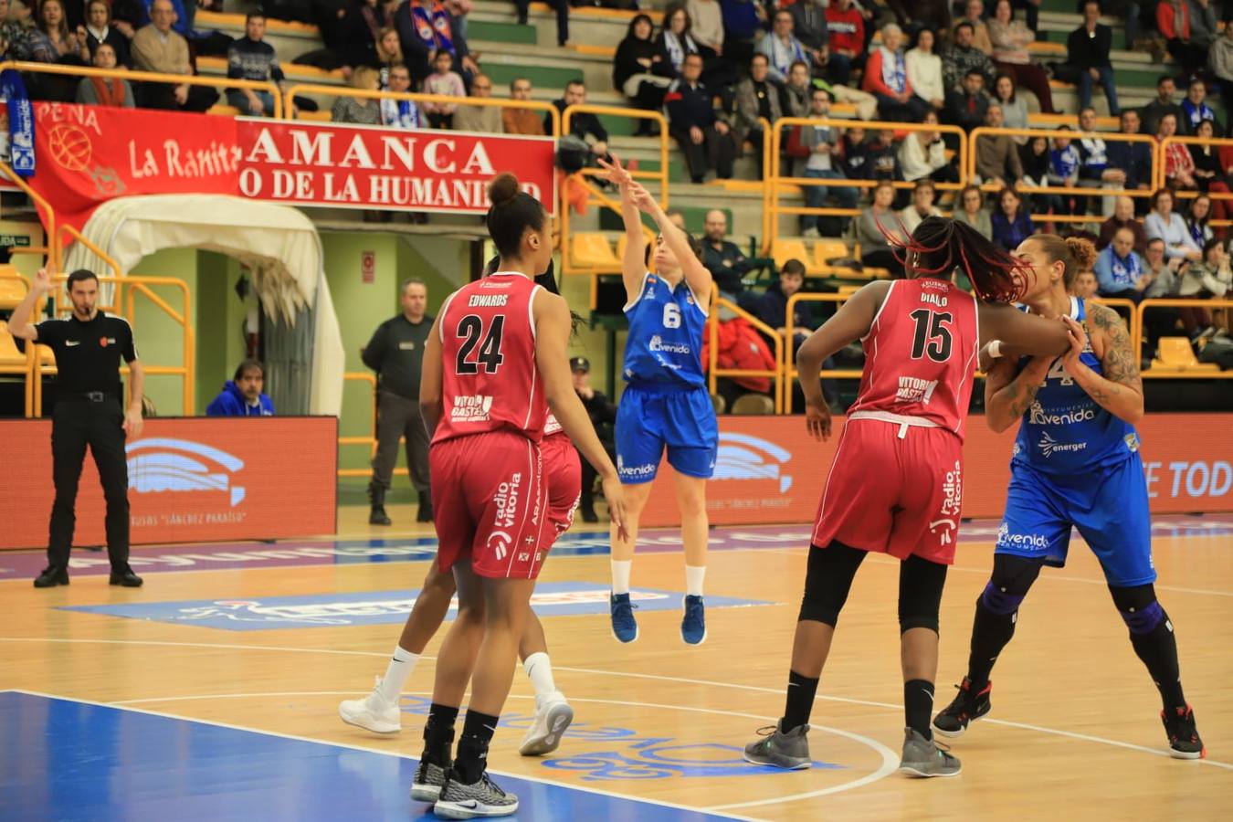 Fotos: Espectacular triunfo del Avenida en el estreno en casa de Ortega y Loyd ante el Araski (81-44)