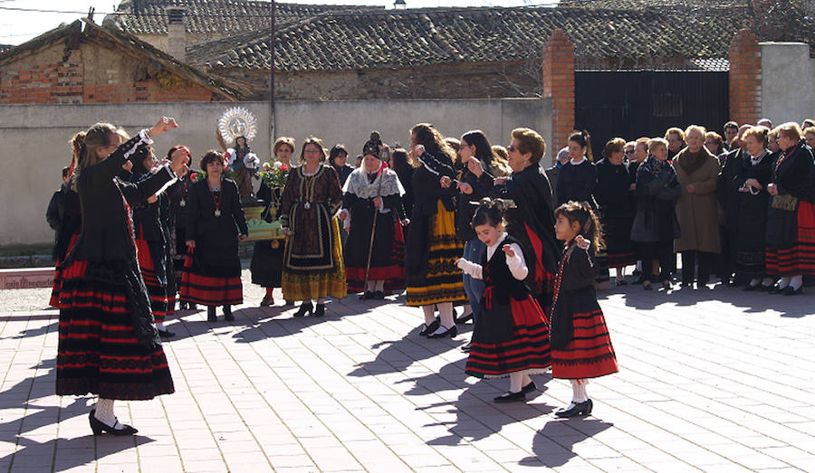 Fotos: Celebración de Santa Águeda en Nieva