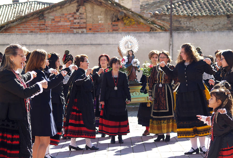 Fotos: Celebración de Santa Águeda en Nieva