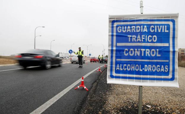 Control de alcohol y drogas en una carretera de Salamanca. 