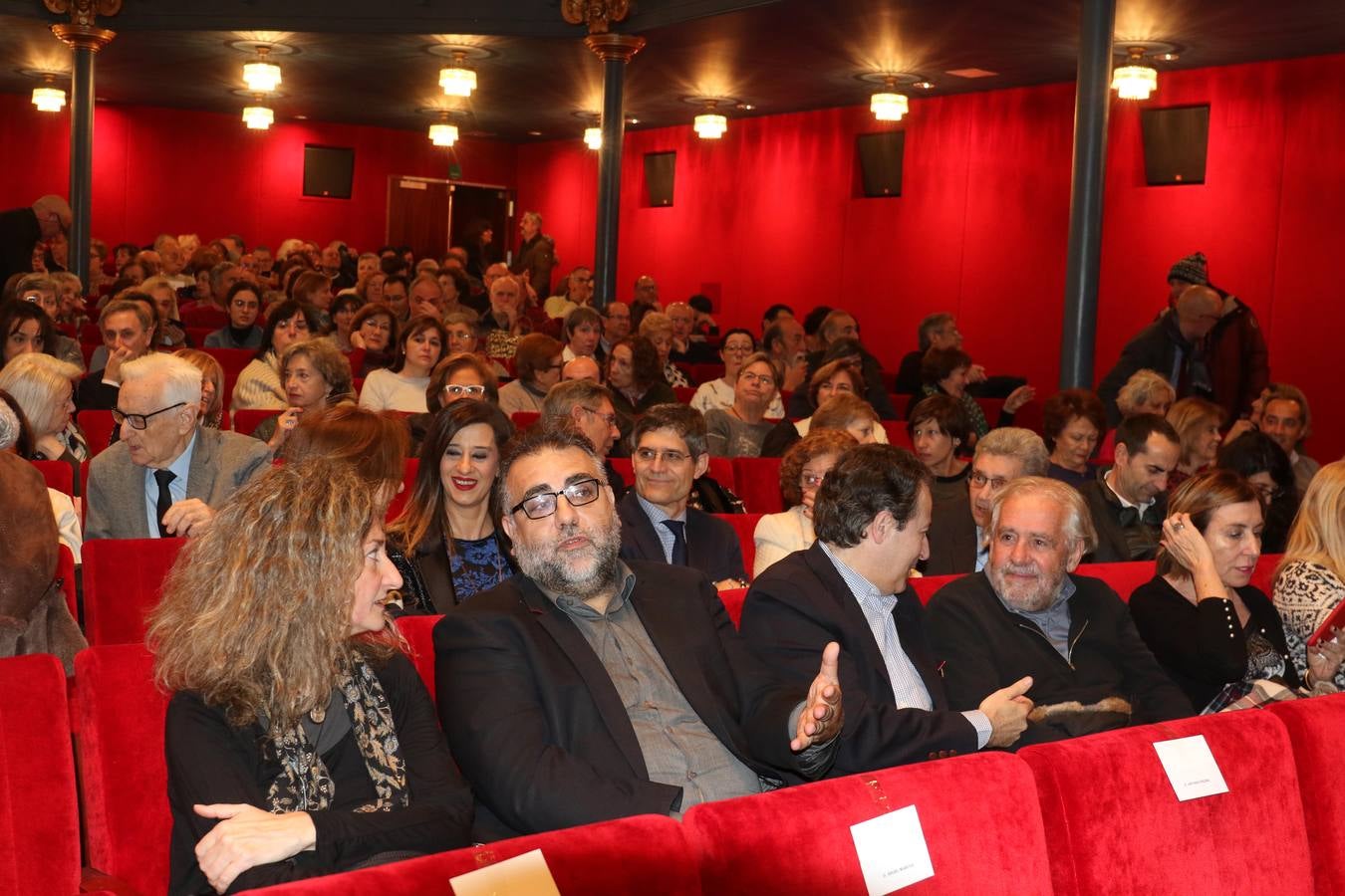 Una obra con poemas de trece autores y 82 fotografías de 44 castillos y sus ruinas en la provincia de Valladolid