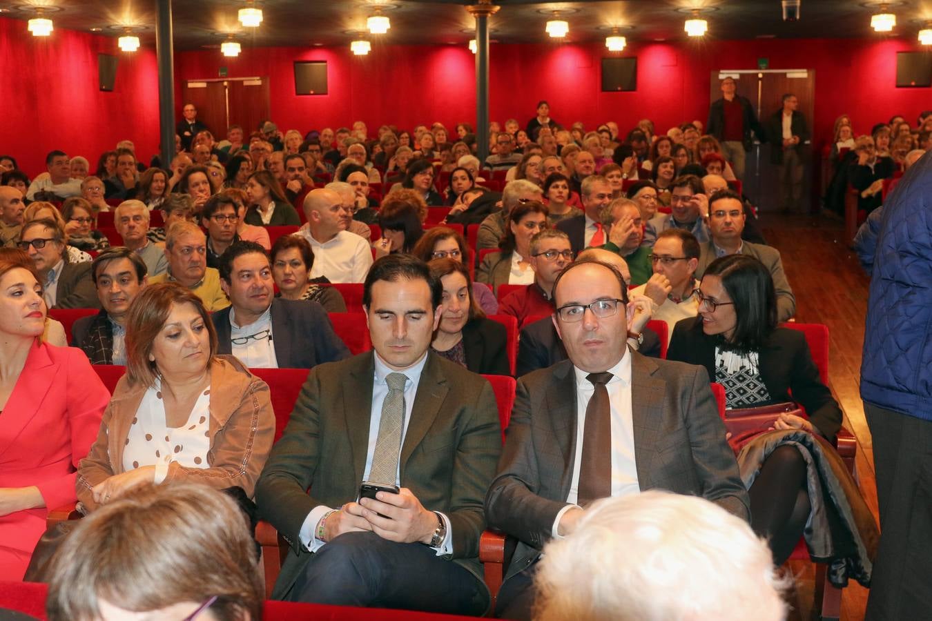 Una obra con poemas de trece autores y 82 fotografías de 44 castillos y sus ruinas en la provincia de Valladolid