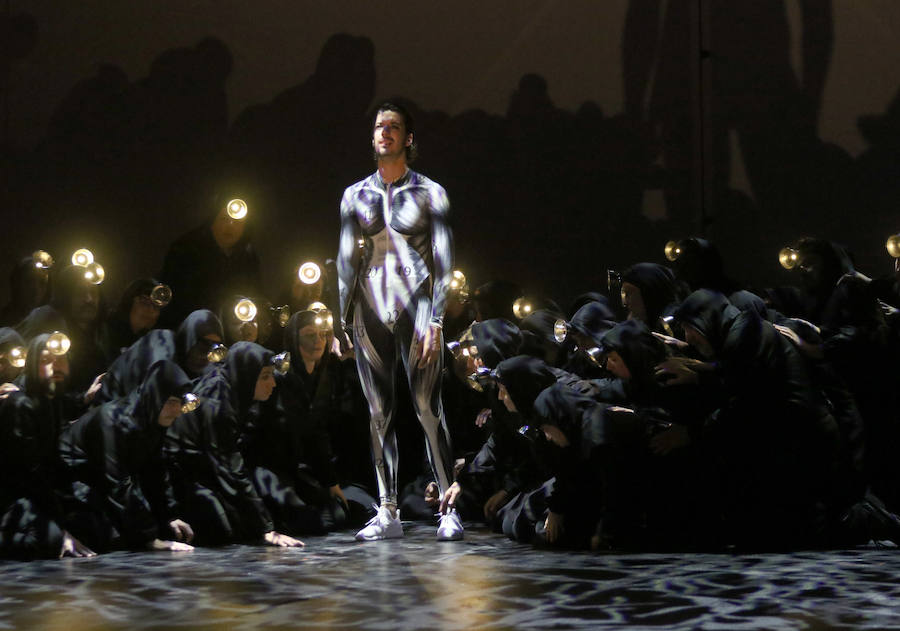 Fotos: Ensayo de la obra &#039;El martirio de San Sebastián&#039;, de La Fura dels Baus, en el Teatro Calderón de Valladolid