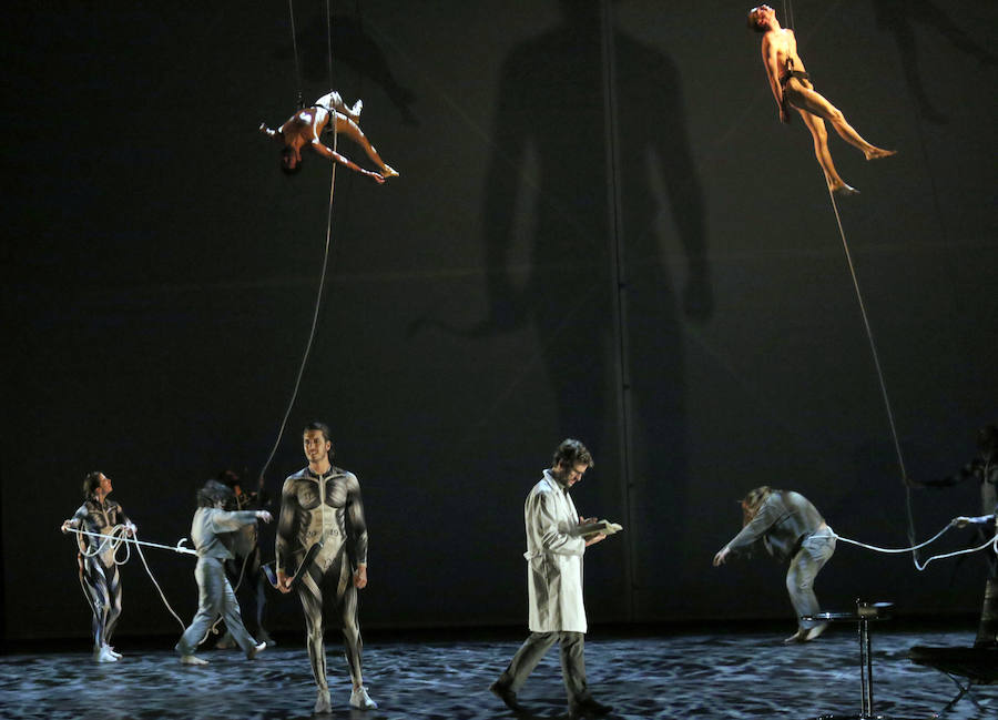 Fotos: Ensayo de la obra &#039;El martirio de San Sebastián&#039;, de La Fura dels Baus, en el Teatro Calderón de Valladolid