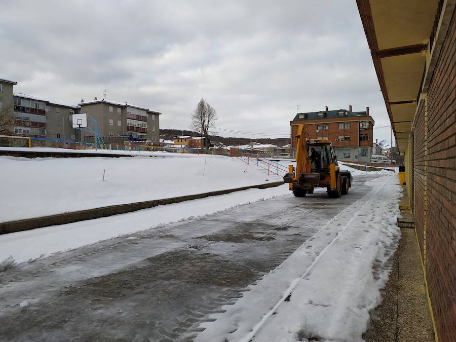 Fotos: Guardo termina de limpiar la nieve del fin de semana