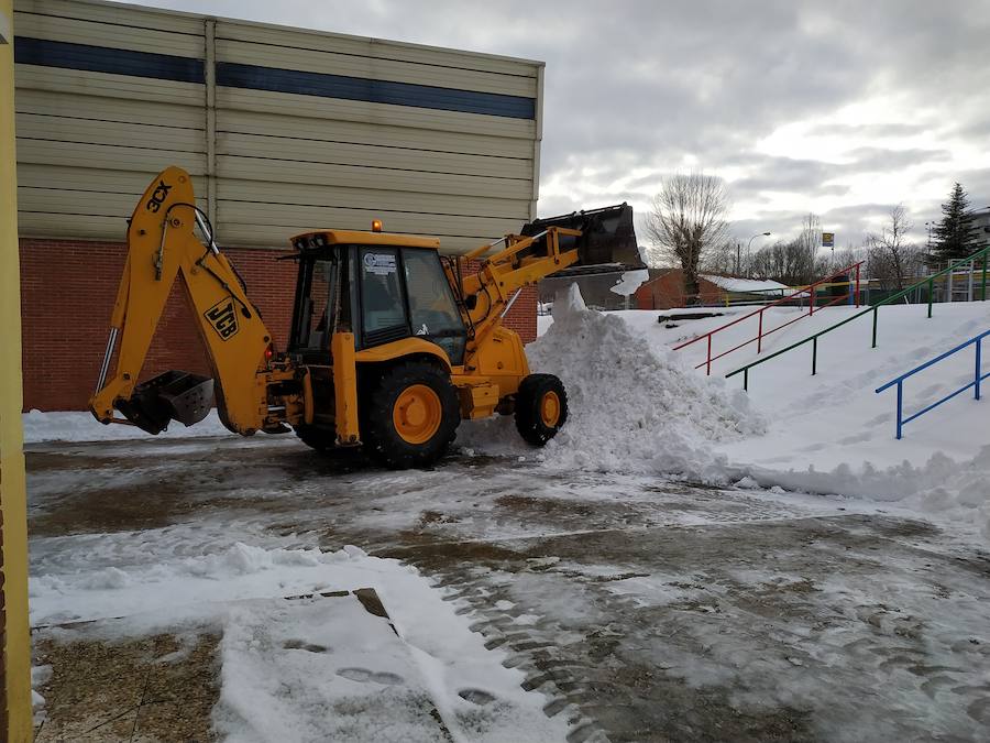 Fotos: Guardo termina de limpiar la nieve del fin de semana