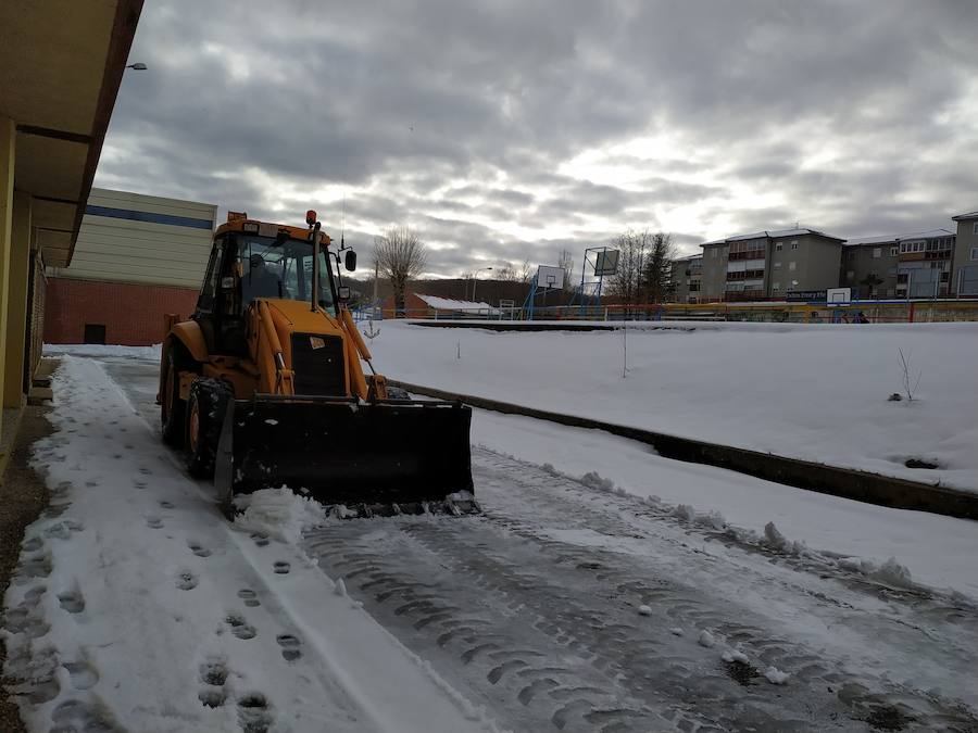 Fotos: Guardo termina de limpiar la nieve del fin de semana