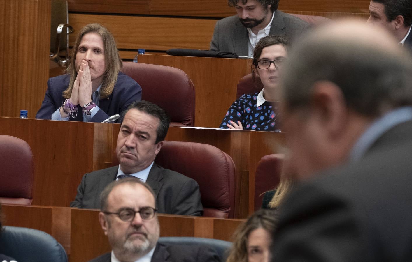 PSOE y Podemos afilaron ayer el bisturí parlamentario para someter al consejero de Sanidad a una vivisección política