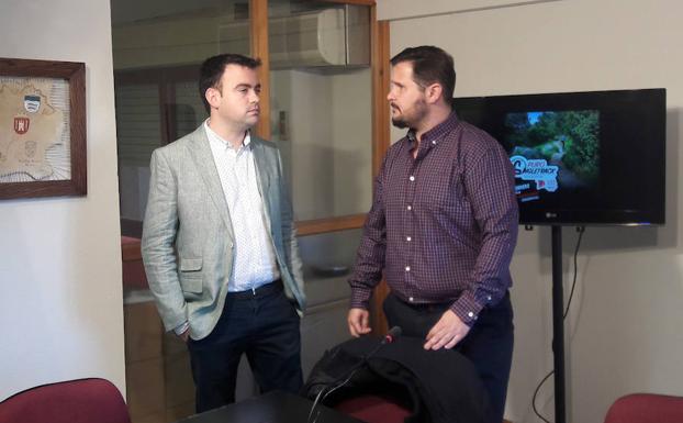 Carlos Fraile (izquierda) y Pablo Ángel Torrego, antes de la presentación.