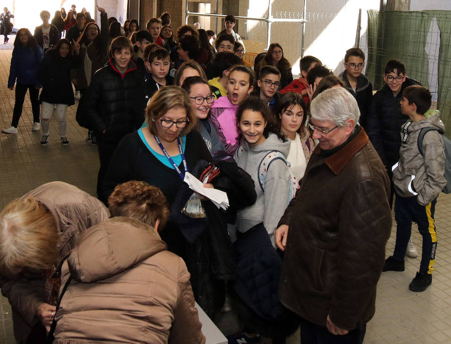 Fotos: Bocata solidario en favor de Manos Unidas