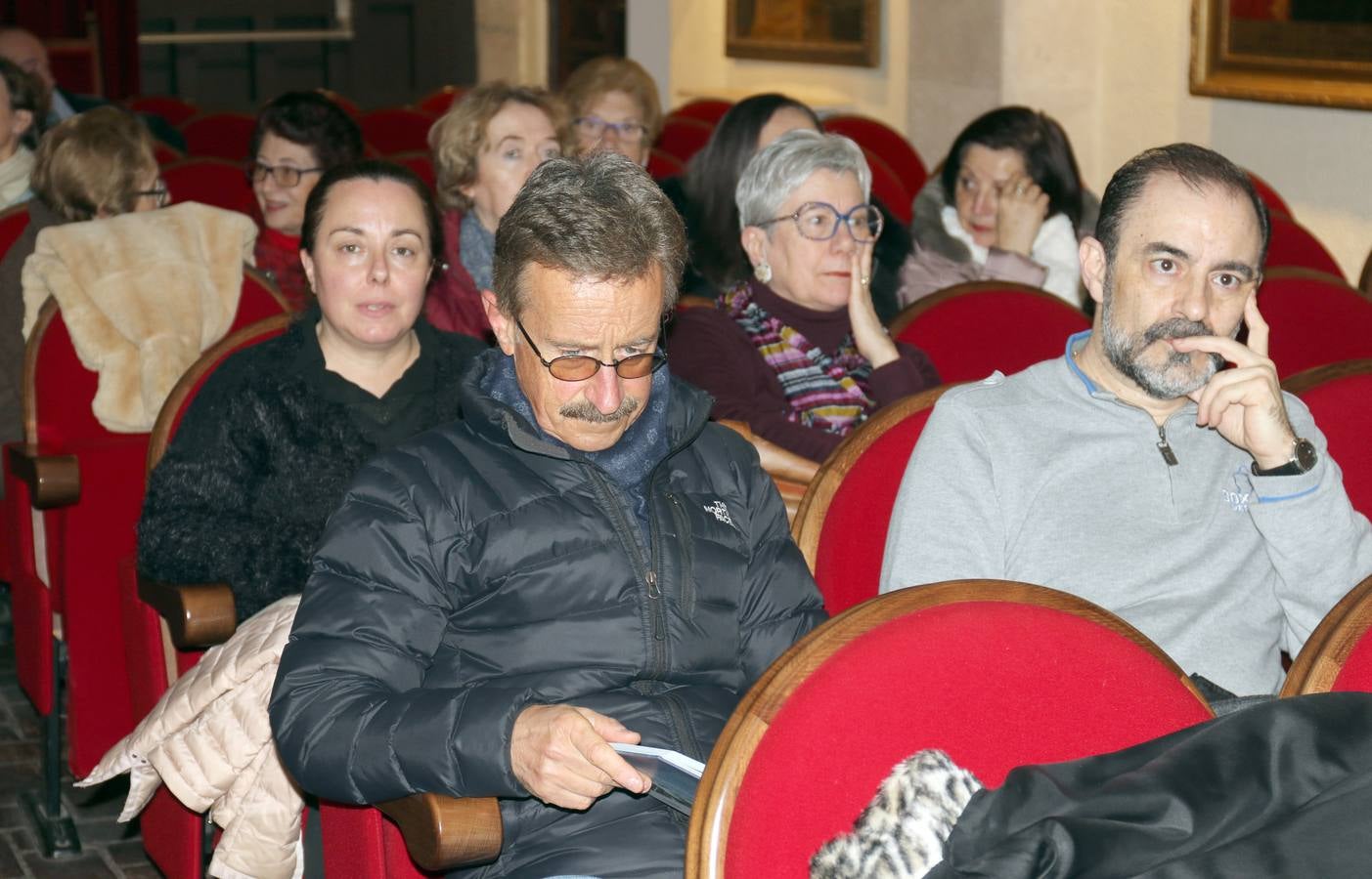 El poeta y traductor presentó su último libro 'Y de pronto, Rimbaud' en la sede de la Academia de Bellas Artes de la Purísima Concepción