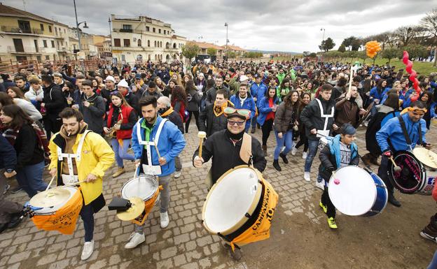 Los músicos locales durante el pasado Campanazo el Viernes de Carnaval.