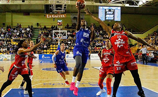 Givens realiza una entrada ante el Ensino en la primera vuelta. 